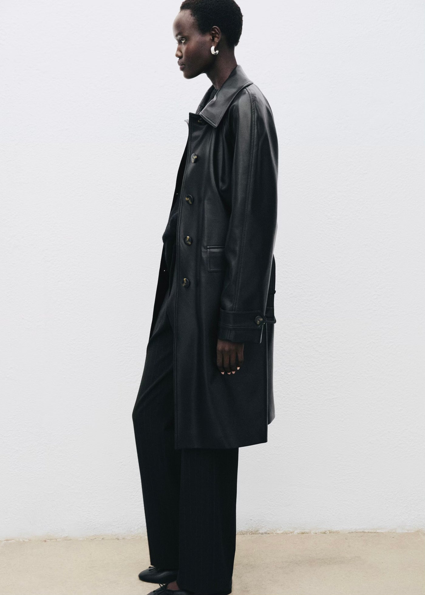 Trench long effet cuir avec ceinture