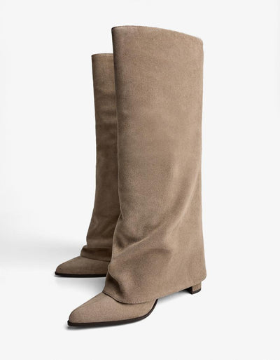 Bottes à talon et pantalon