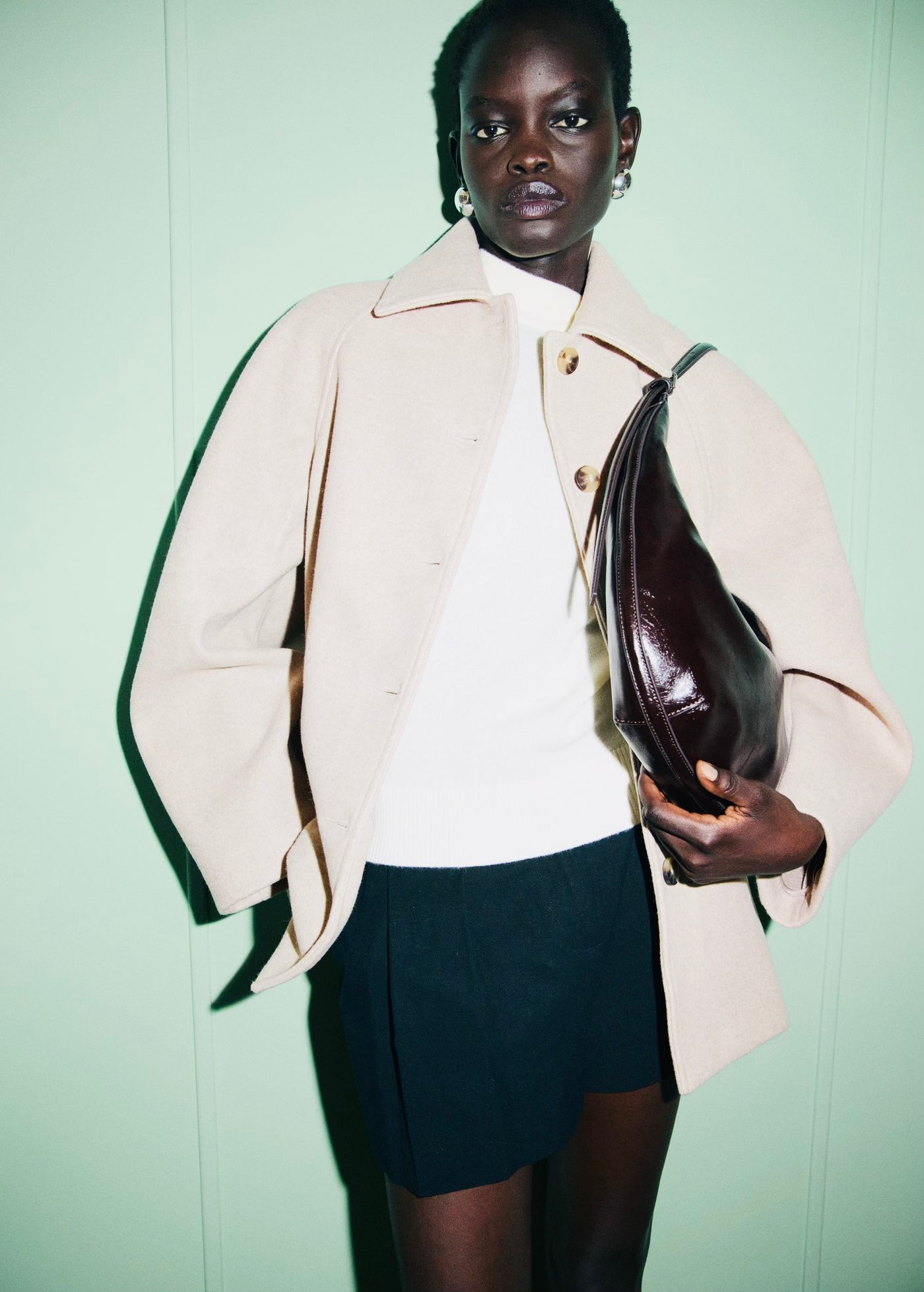 Manteau court col à revers