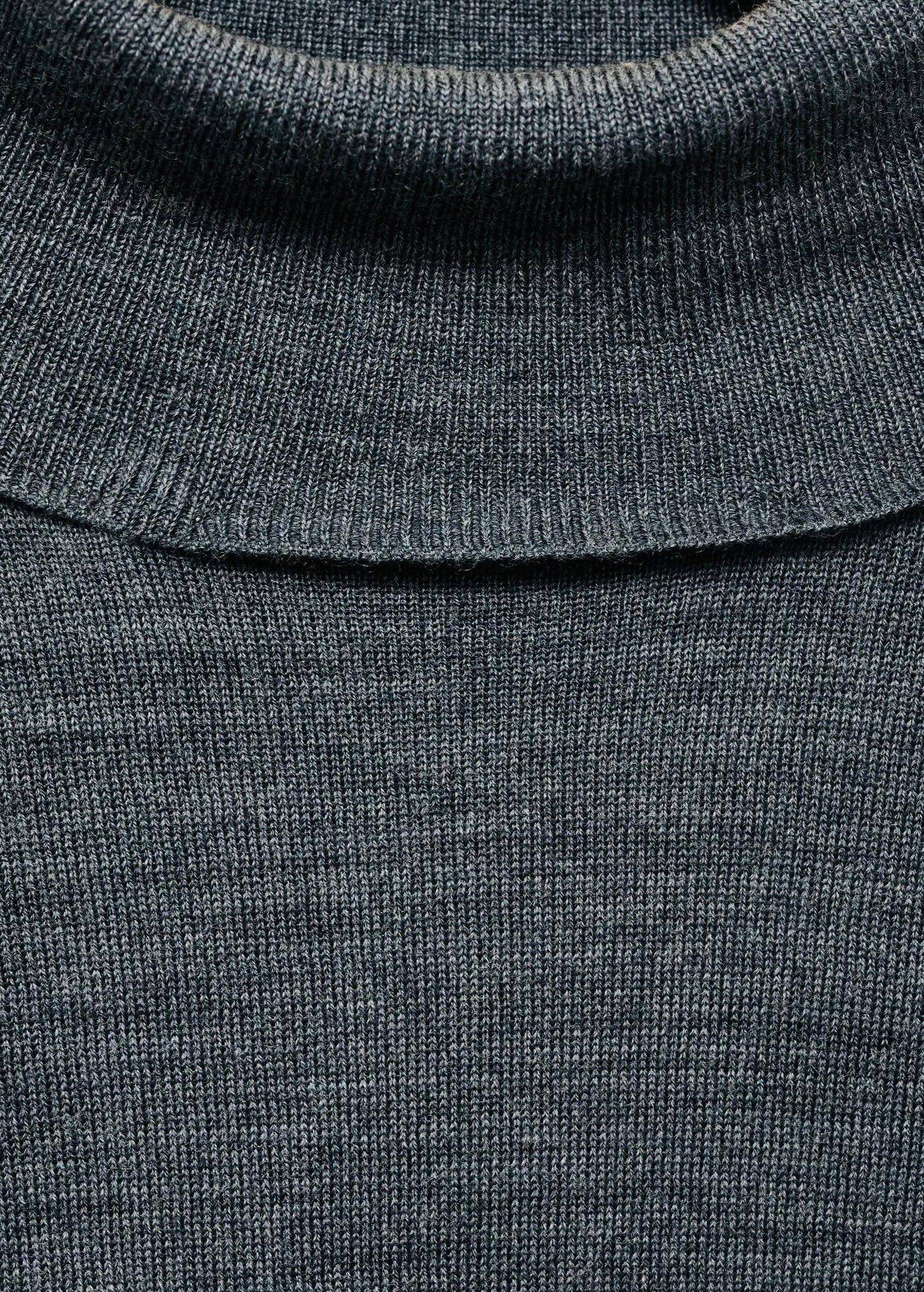 Pull over 100% laine mérinos à col montant