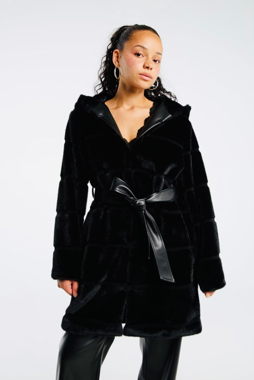 Manteau en fausse fourrure
