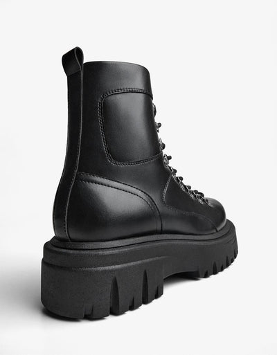 BOTTINES DÉTAILS MÉTALLIQUES