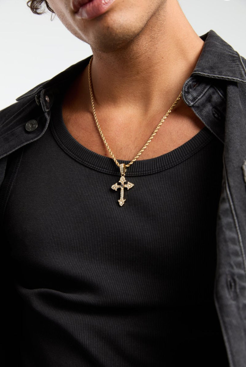 COLLIER MÉTALLIQUE AVEC PENDENTIF