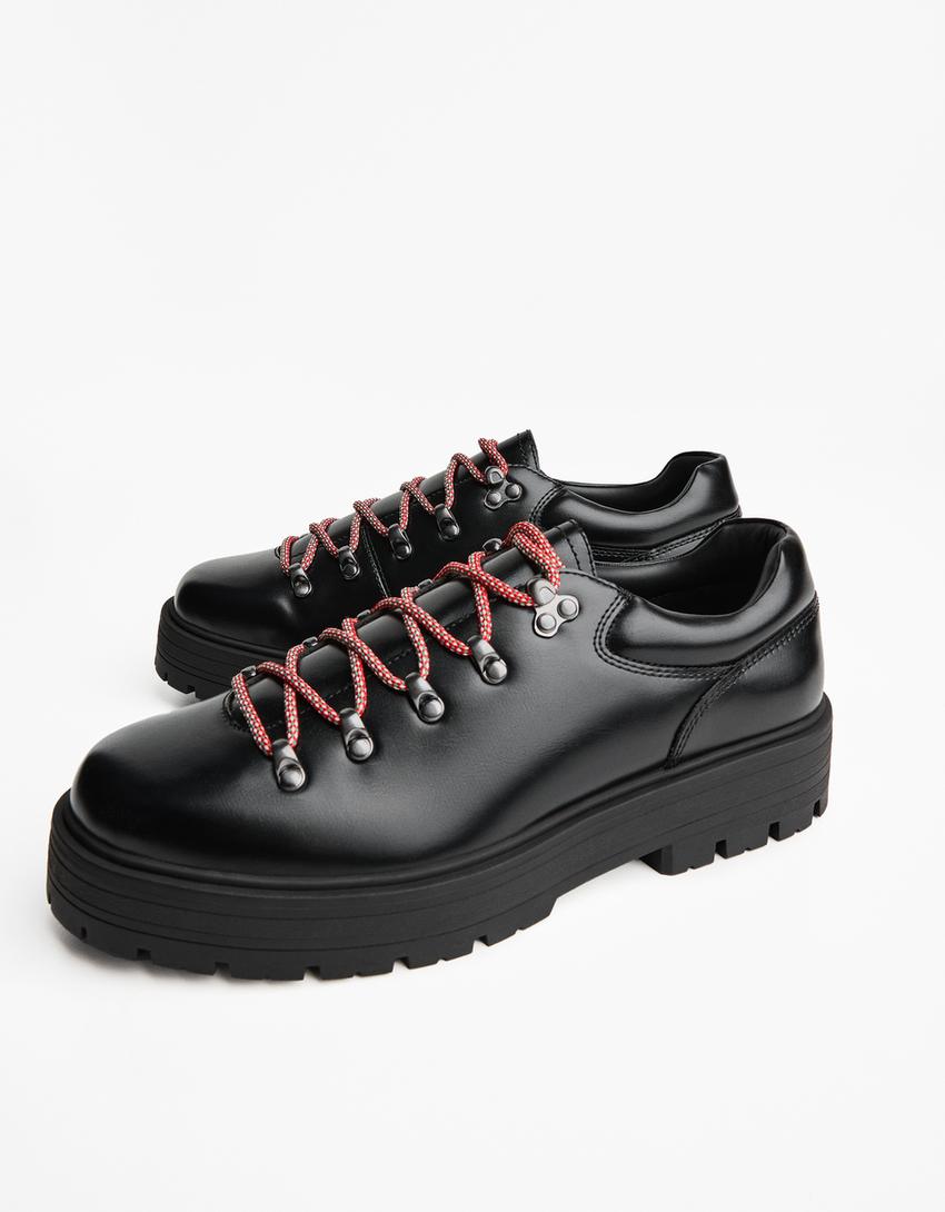 Chaussures à Détails Métalliques