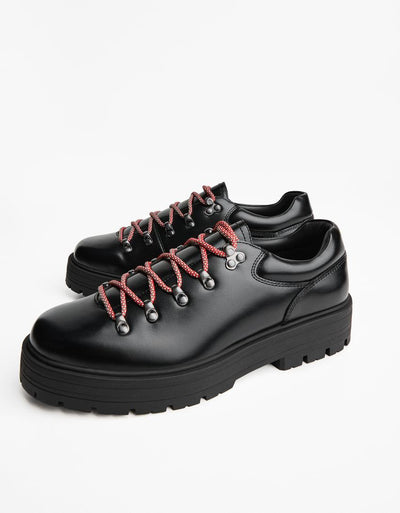 Chaussures à Détails Métalliques