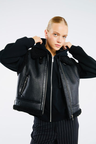 Gilet en faux cuir