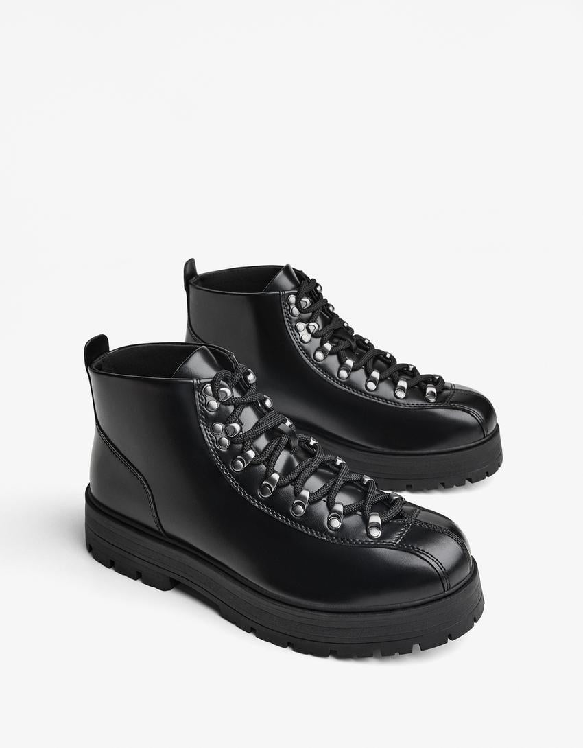 Bottine à Détails Métalliques