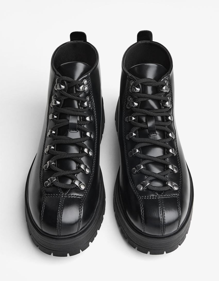 Bottine à Détails Métalliques