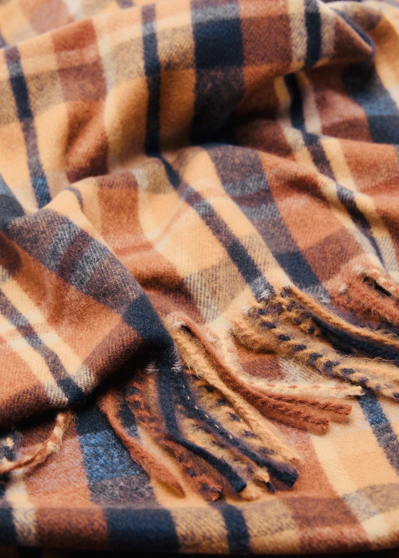 CHECK SCARF WITH FRINGED ENDS