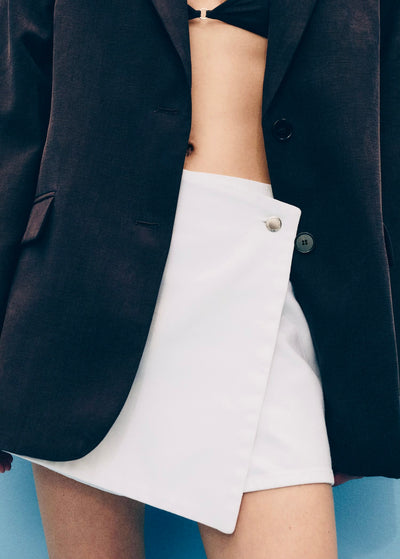 Jupe short en jean croisée