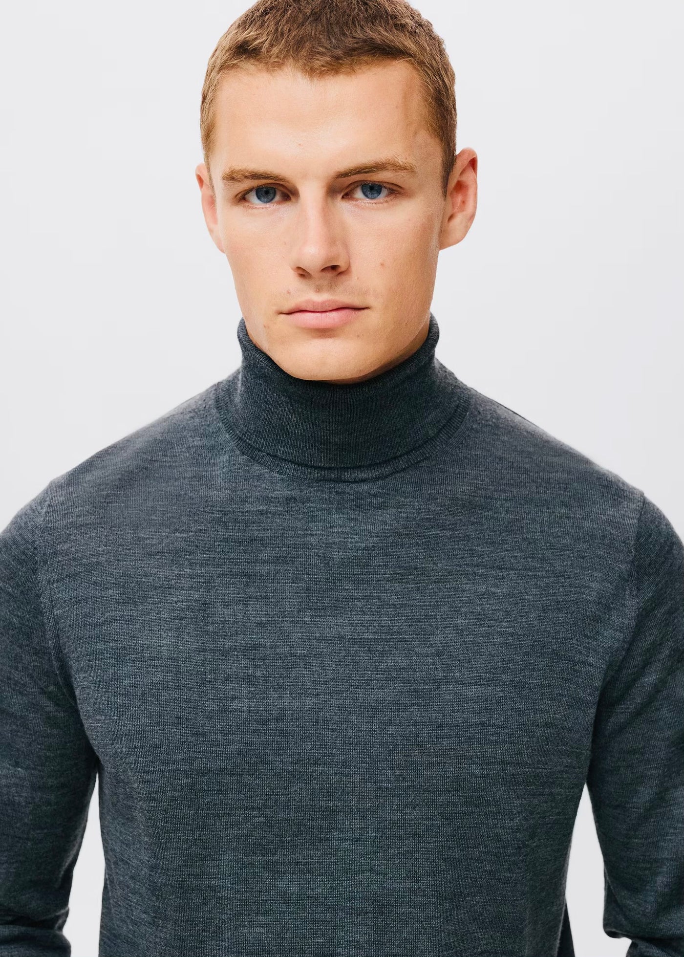 Pull over 100% laine mérinos à col montant