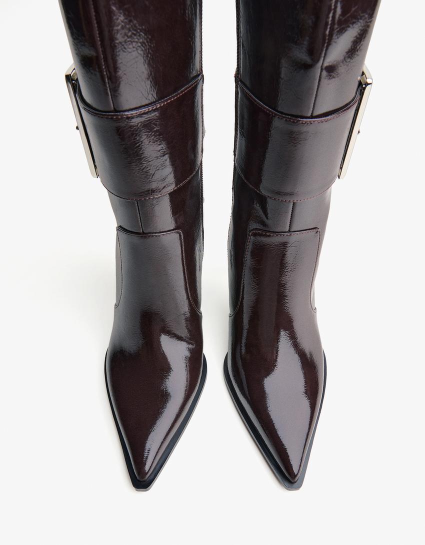 Botte à talon et boucle