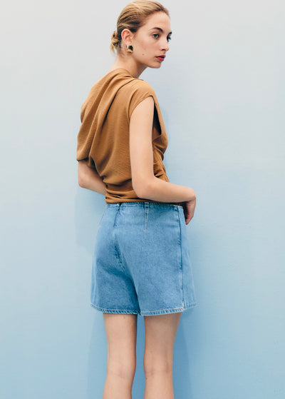 Jupe short en jean croisée