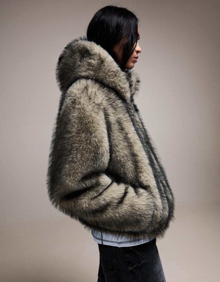 BLOUSON FAUSSE FOURRURE À CAPUCHE