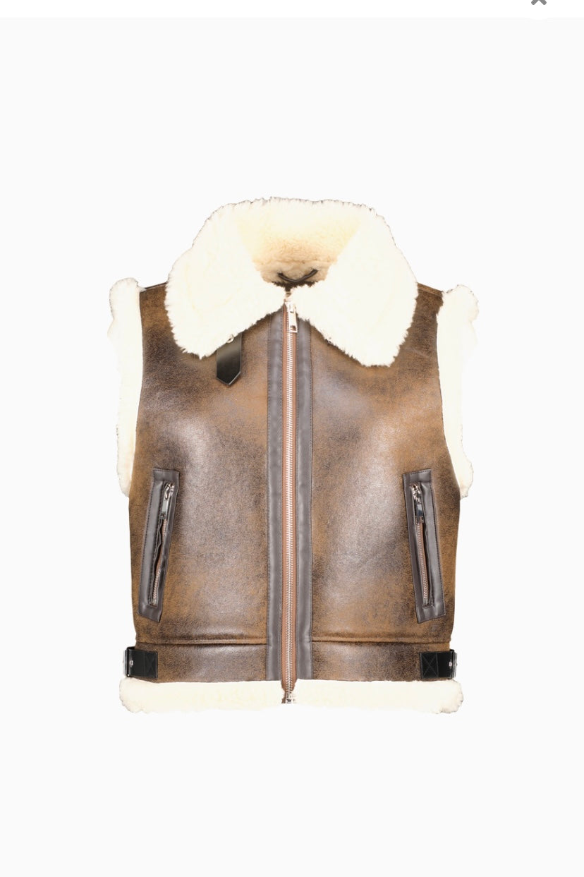 Gilet en faux cuir