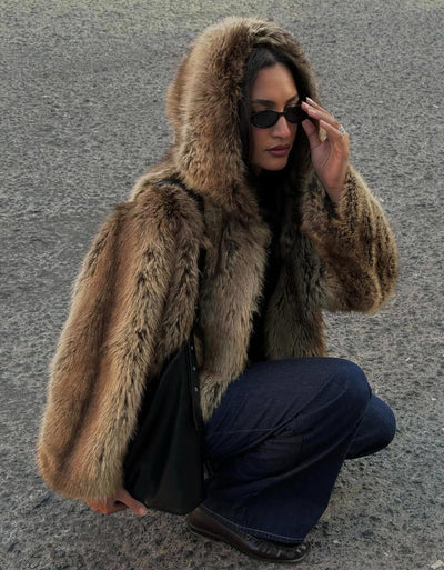 VESTE FAUSSE FOURRURE À CAPUCHE